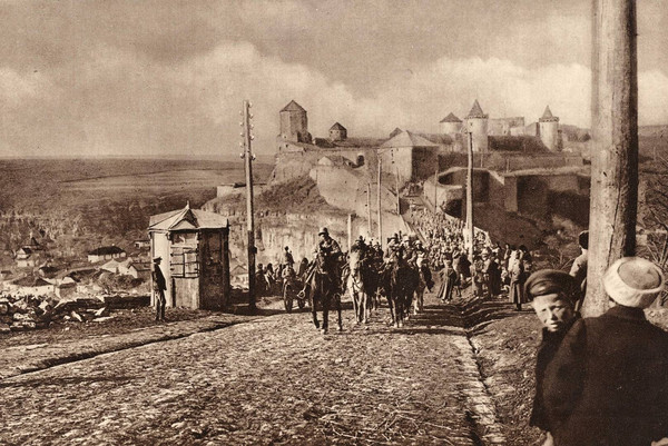Австро-Венгерские войска входят в г. Каменец-Подольский