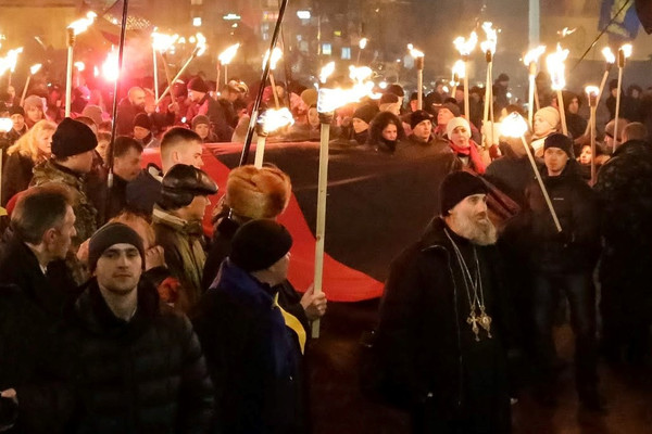 Неонацистский марш на Украине