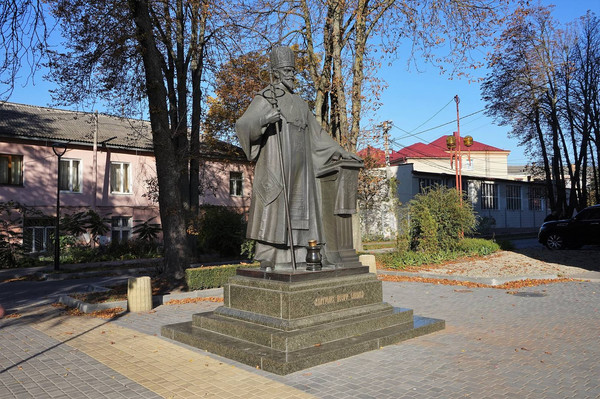 Памятник Иосифу Слипому в Тернополе