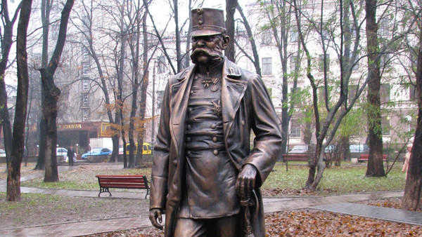Памятник Францу-Иосифу I Габсбургу в Черновцах (Украина)