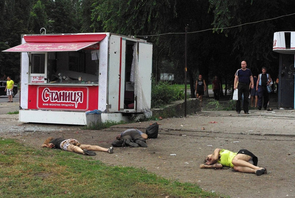 Убитые мирные жители. Луганск после обстрела