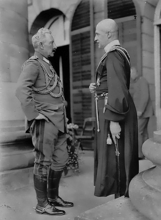 Император Герман. Империи Вильгельм II (слева) и Гетман Скоропадский